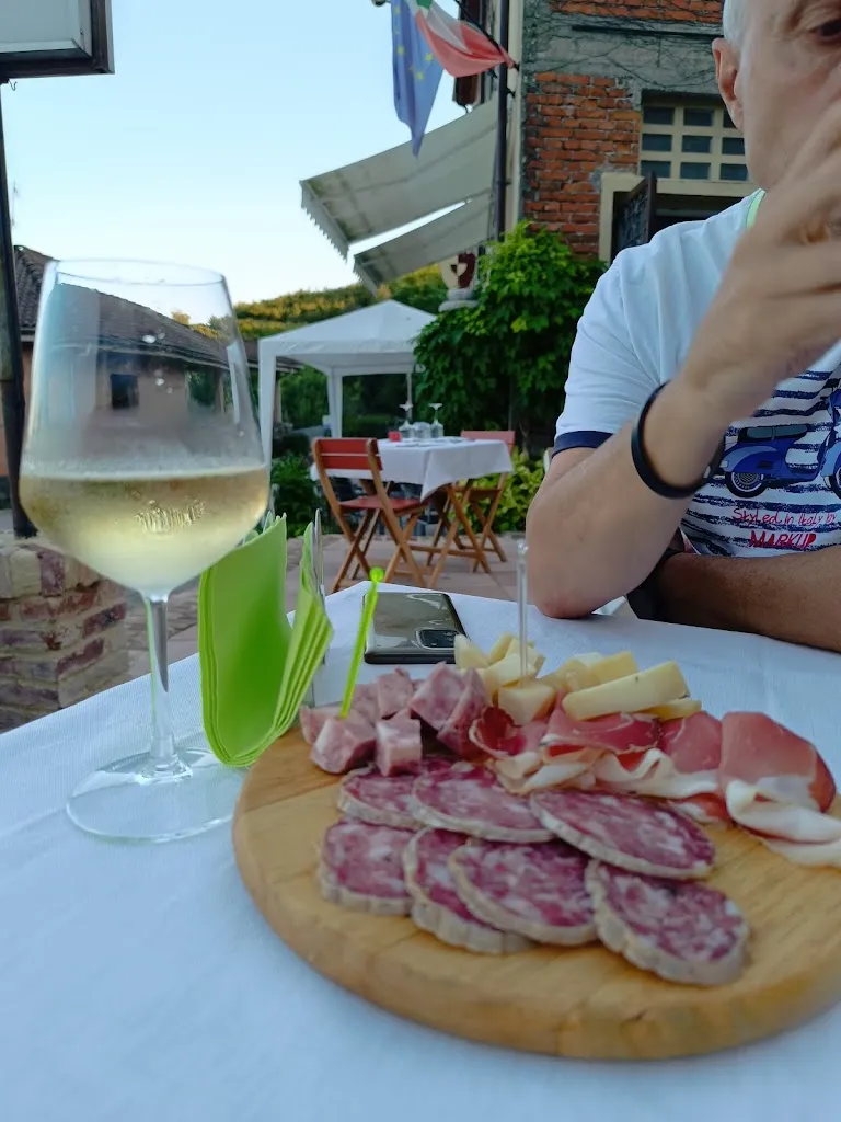 Ornella Vecchio_Agriturismo Ristorante Vineria Porrati_Cuccaro Monferrato_recensione