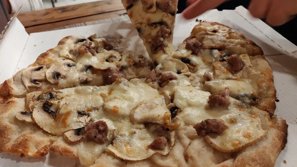 Pizza Al Taglio da Mario restaurant in Carsoli