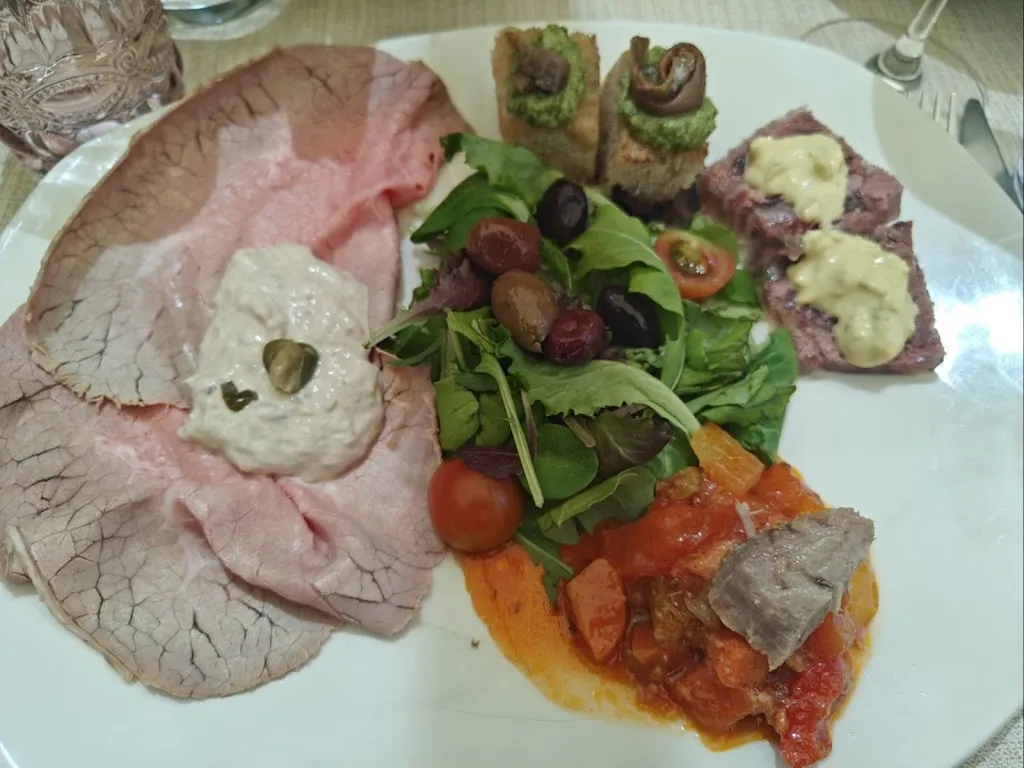 Eduard Pupupin_Caffè locanda Casa del Maestro_Dogliani_review