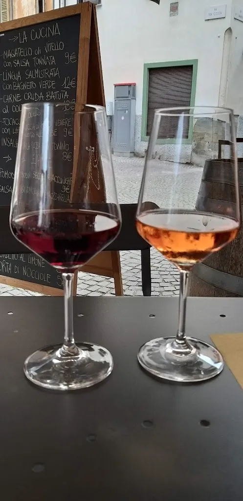 M. de Bruin_Neh?! Vineria con Cocktails_Dogliani_review