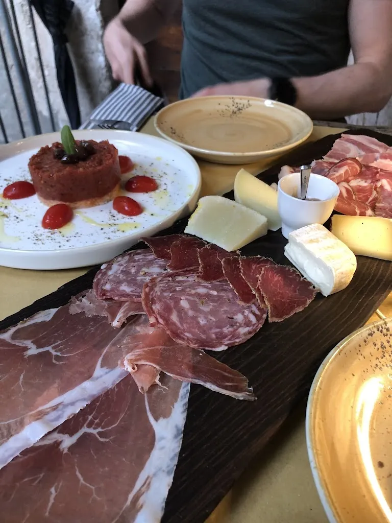 Emilie Halland_Scurone Bottega e Grottino_Cursolo_review