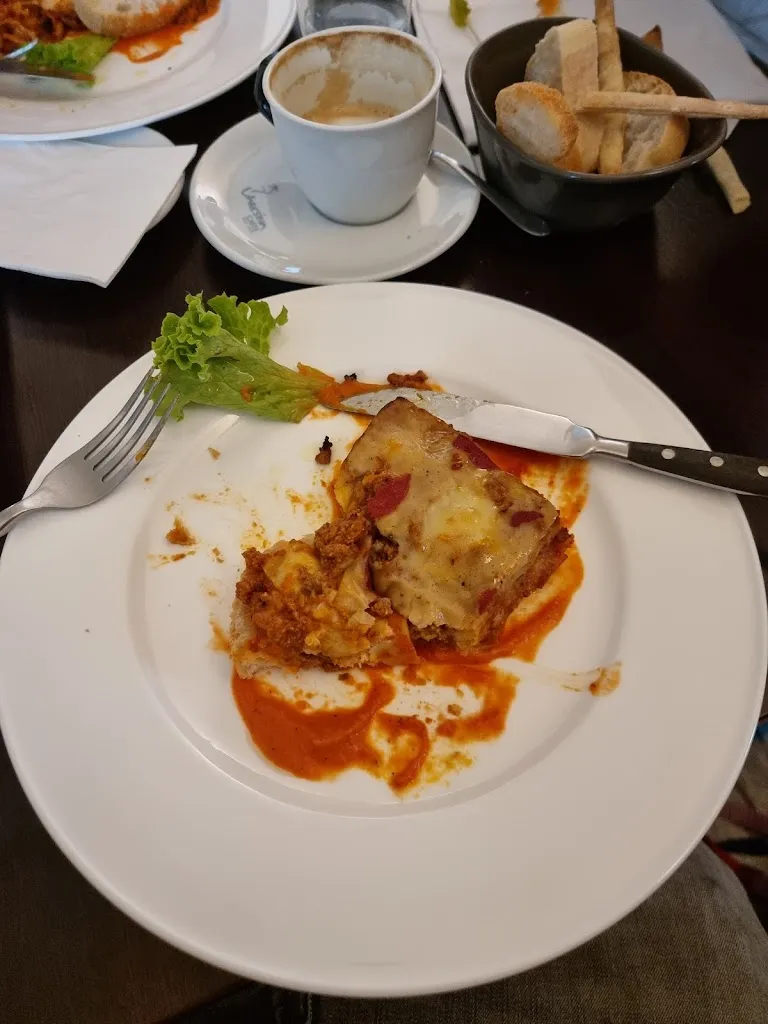 Oloff van Vuuren_Elena Lounge Bar_Domodossola_review