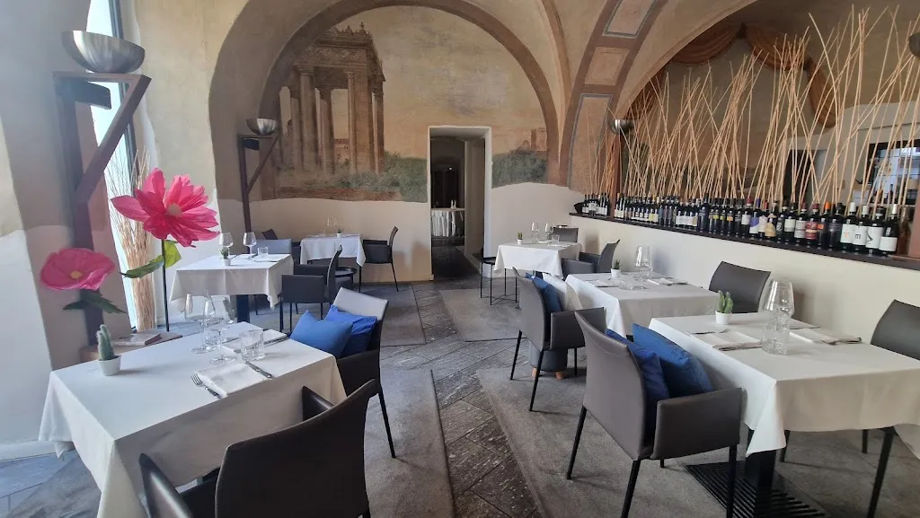 Elena Lounge Bar restaurant in Domodossola