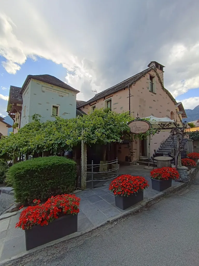 fergus grant_Divin Porcello_Domodossola_review