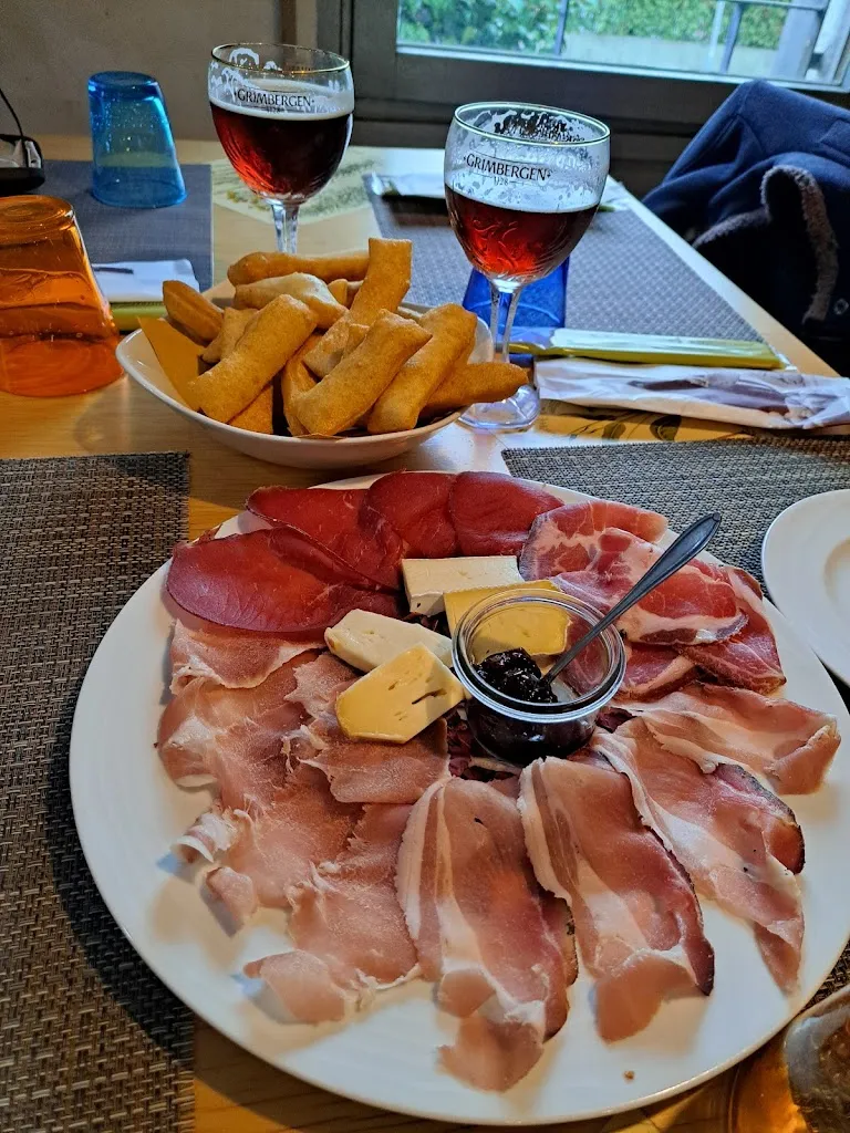 Leonardo- ristorante pizzeria_Dormelletto_slider_image_3