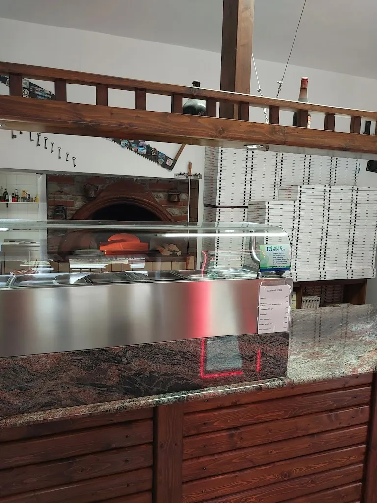 Maria “Maria T.” Tochilina_Mondo Pizza_Dormelletto_review