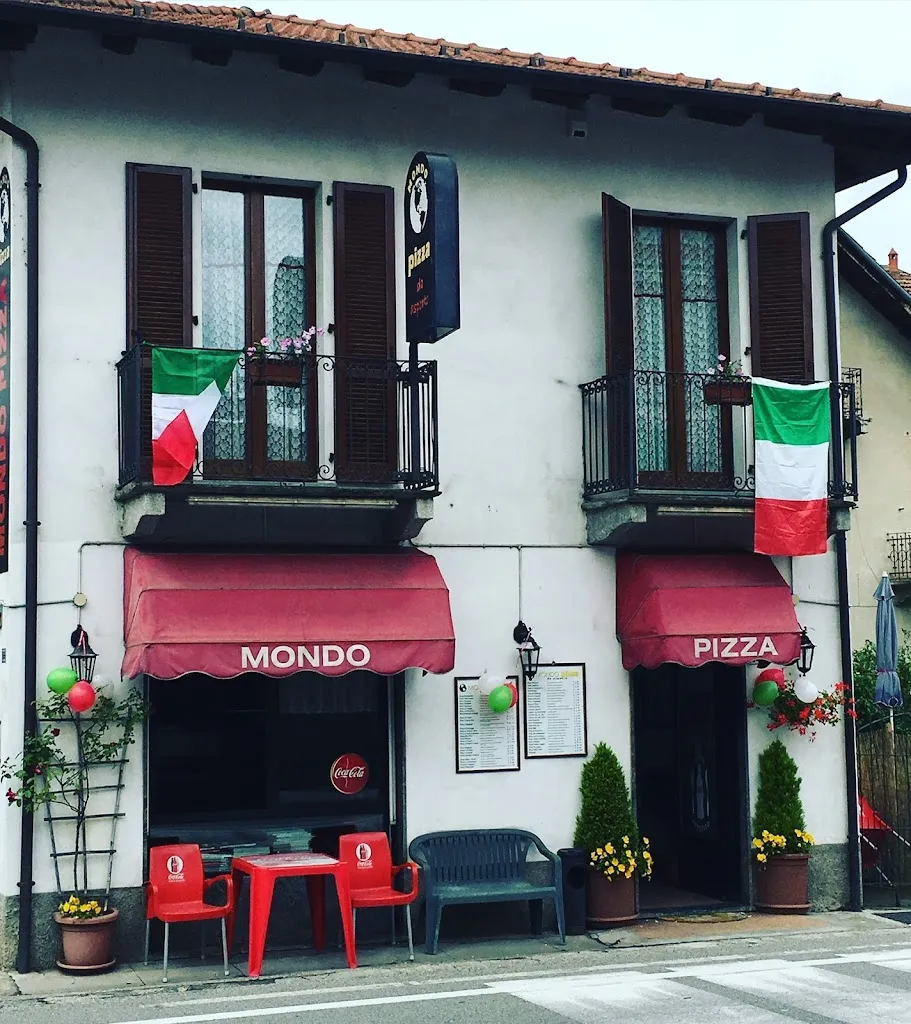 Mondo Pizza restaurant in Dormelletto