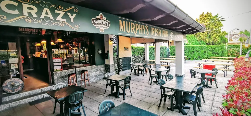 Crazy Arona Pub restaurant in Dormelletto