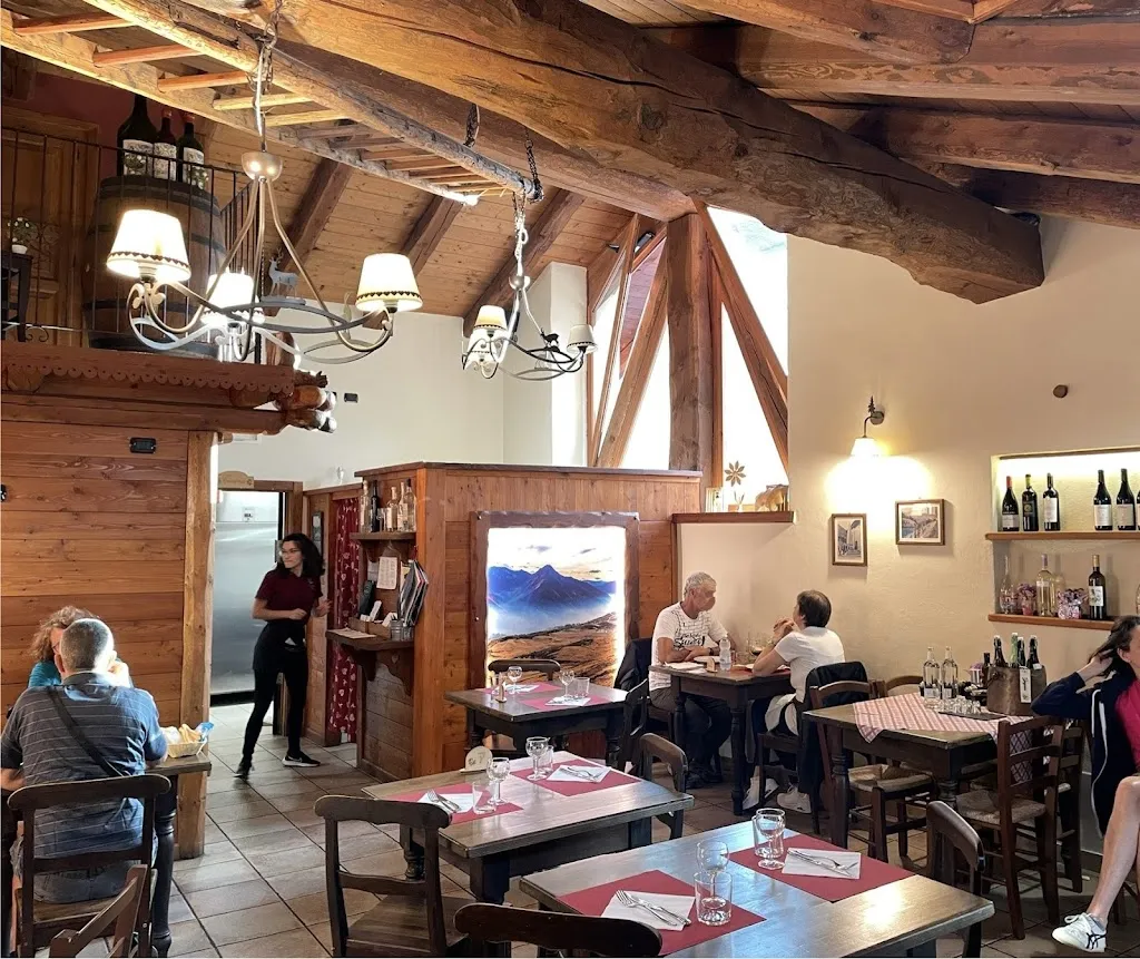 Stefano_La Rosa Rossa_Fenestrelle_reseña