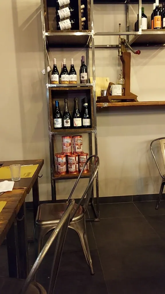 Industrial Bistrot_Fiano_slider_image_2