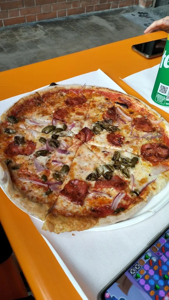 Pizza al Volo restaurant in Forno Canavese
