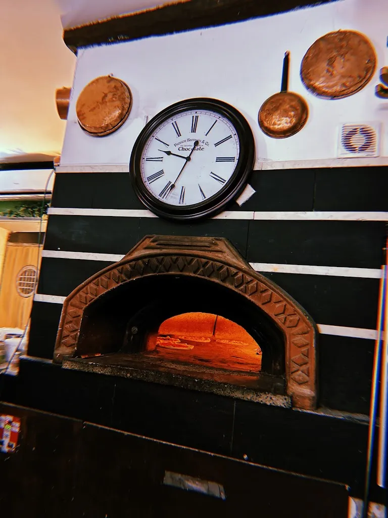 Luciana Lassalle_Pizzeria Al Marchese dei Grilli_Fresonara_review