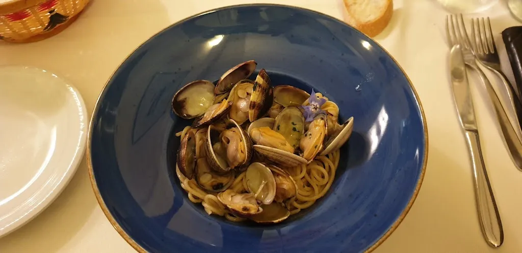 Luc Hoffmann_Villa di Chiesa_Frazione Chiesa_review