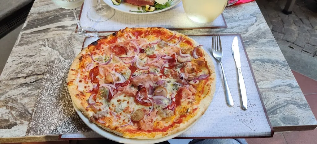 Fausto Pizzeria_Fossano_slider_image_3