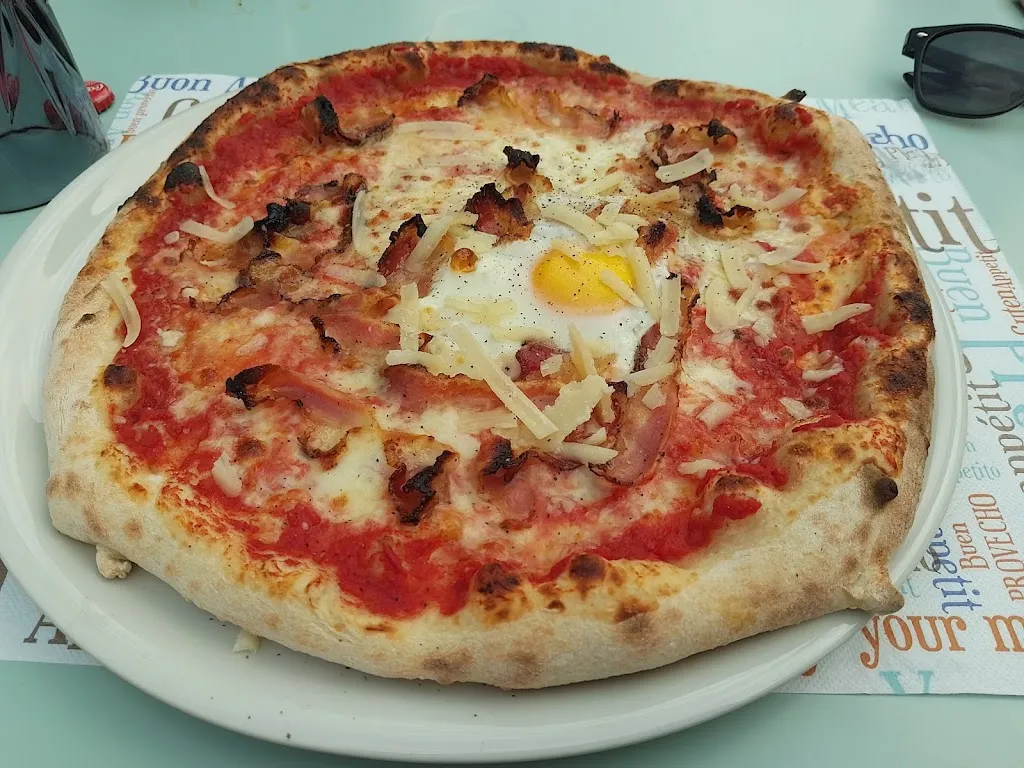 Tizzle Mompelmans_BarPizzeria Garbus_Garbagna_review