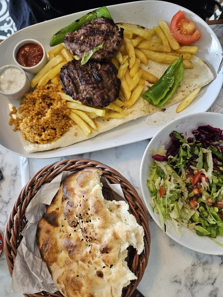 Francesca Rocca_HamHum Ristorante Grill Pizza Kebap_Francavilla Bisio_review