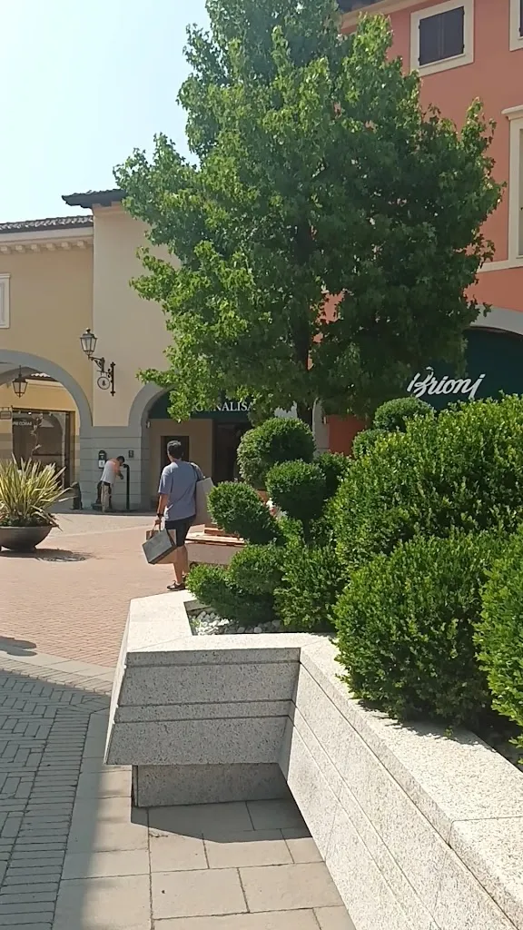 Radja Sitanggang_Designer Outlet Serravalle_Francavilla Bisio_review