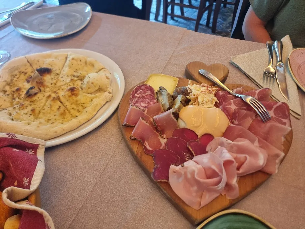 Hostaria Funicolare_Gabbio-Cereda-Ramate_slider_image_3