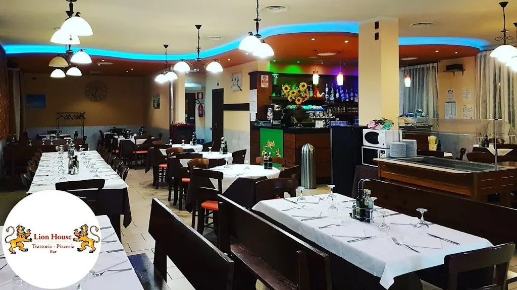 Lion House Trattoria Pizzeria restaurant in Galliate