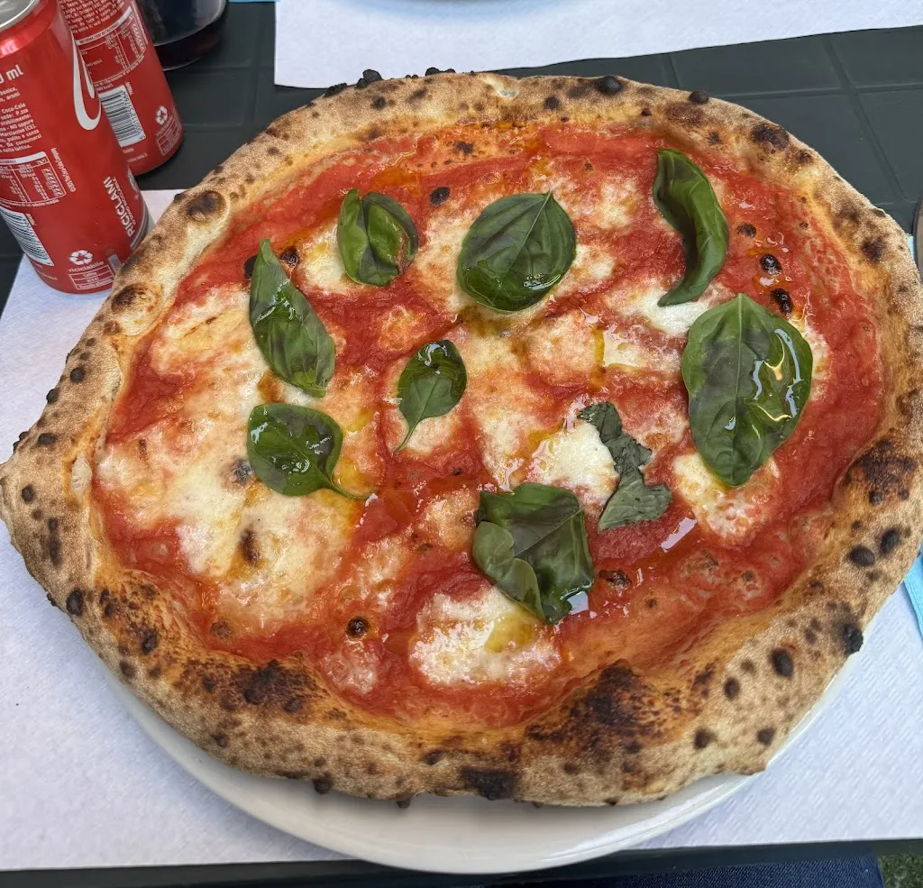 Pizzeria Diciannove 08_Galliate_slider_image_3