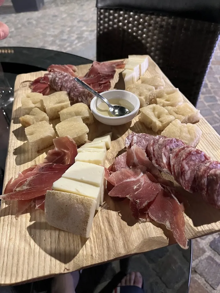 luigi santoro_Nuovo Caffè Firenze_Gattinara_review