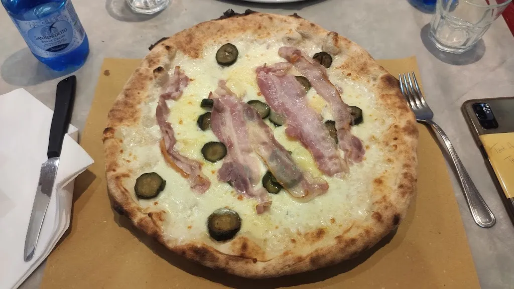 Pizza Flash da Zio Carmine restaurant in Gattinara