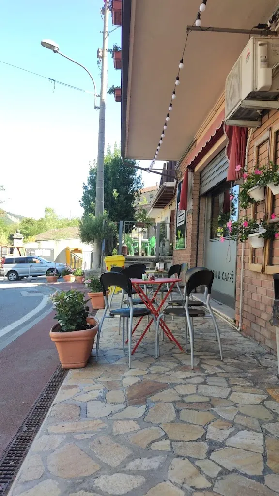 Simona Squatrito_Ghiare C’è - Bottega e caffè_Ghiare-Madonna_recensione