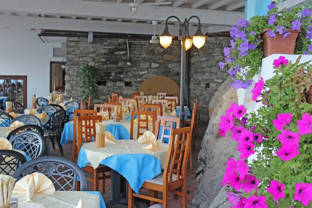 Villa Bianca Ristorante Pizzeria restaurant in Ghiffa