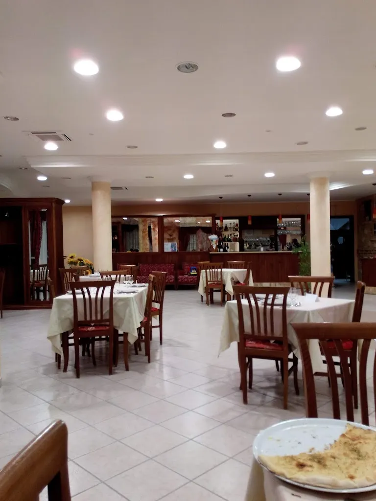 Ristorante Pizzeria La Dea Di Pomponio Simone & C. Sas restaurant in Casalincontrada