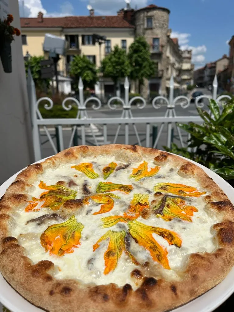 Pizzeria Pizza in Piazza_Giaveno_slider_image_2