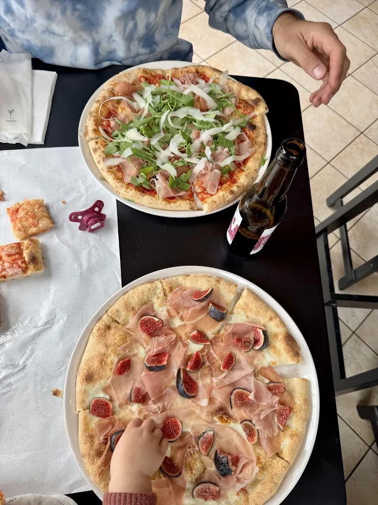 Pizzeria Pizza in Piazza_Giaveno_slider_image_3