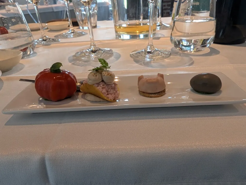 Antico Borgo Le Macine_Granozzo con Monticello_slider_image_3