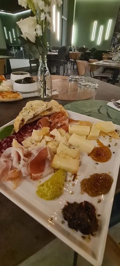 Botanic Village Gozzano | Ristorante • Pizzeria • Lounge Bar • Calcio • Padel • Eventi_Gozzano_slider_image_2