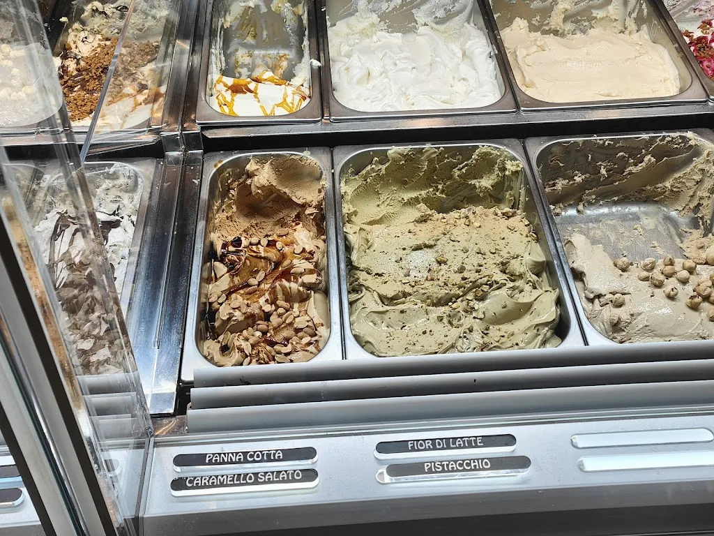 Gelateria La Via Lattea Gozzano_Gozzano_slider_image_3