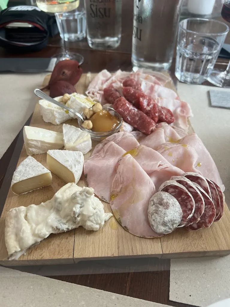 Charlie Gonzalez_Vineria Sisu_Grinzane Cavour_review