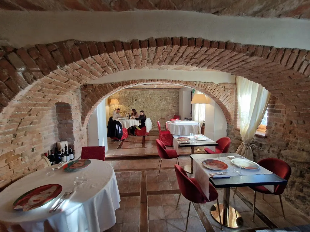 Osteria l'11 restaurant in Grinzane Cavour