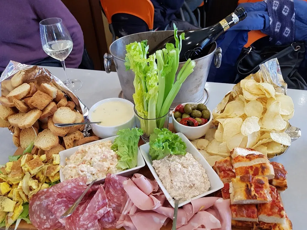 Sofi Bar_Incisa Scapaccino_slider_image_3