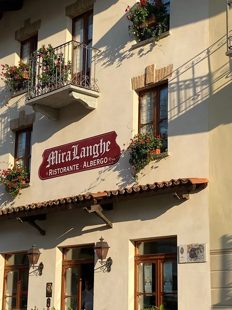 Ristorante Albergo Miralanghe restaurant in Guarene