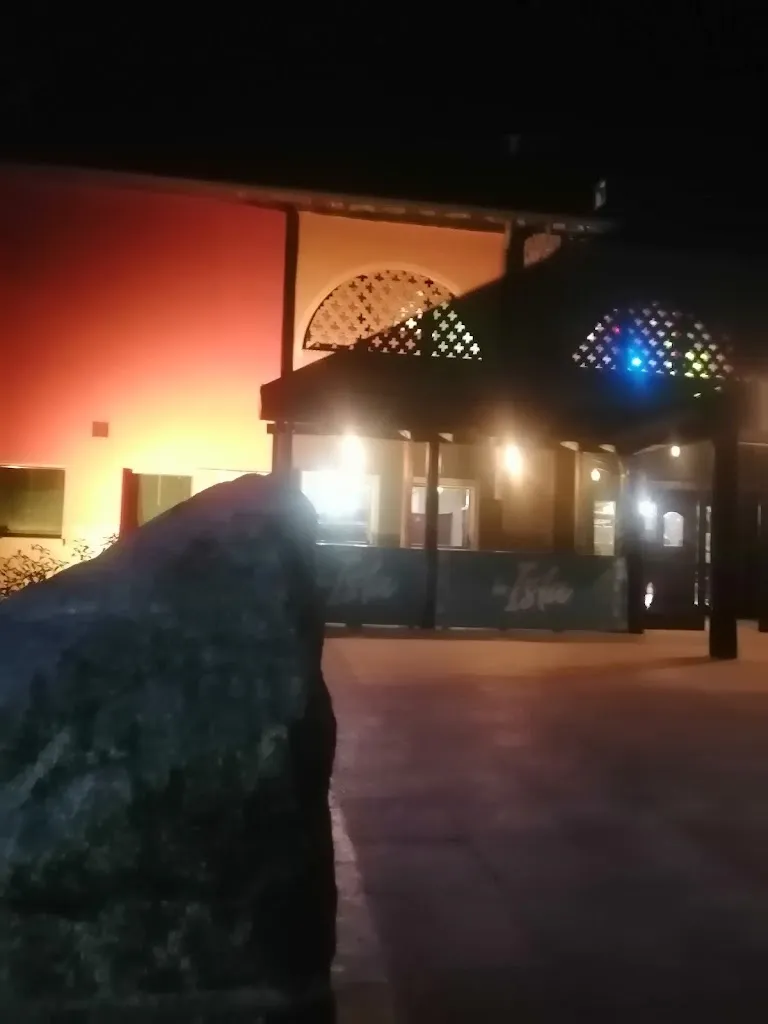 LA ISLA -DISCO MUSIC CLUB restaurant in Isola Sant'Antonio