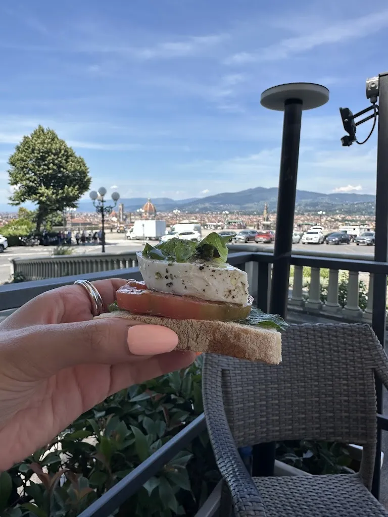 Atefeh Erfani_La Loggia del Piazzale Michelangelo_La Loggia_review