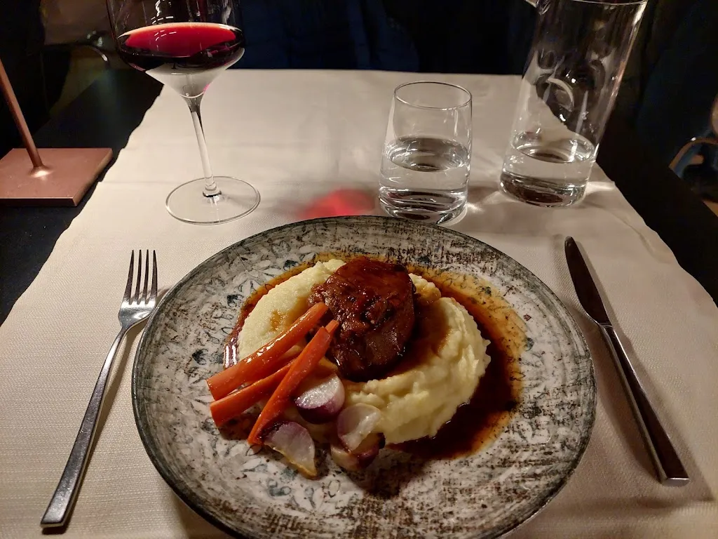 Laura C._Le Vigne Bio_La Morra_review