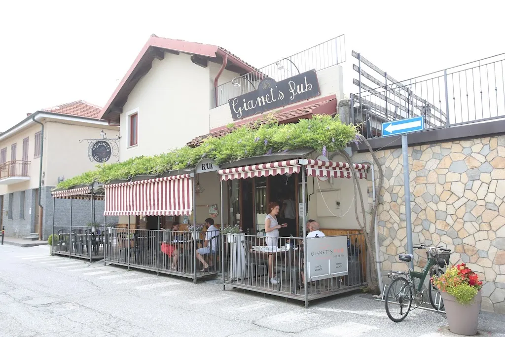Gianet's Pub restaurant in Lagnasco