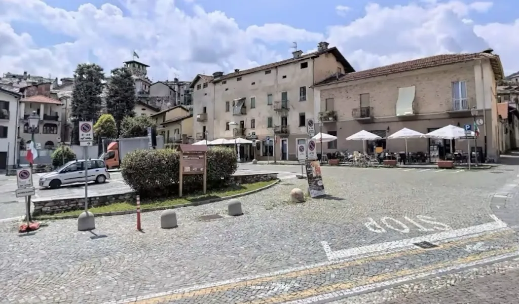 Giuseppe Saverino_LA PIAZZETTA_Lanzo Torinese_review