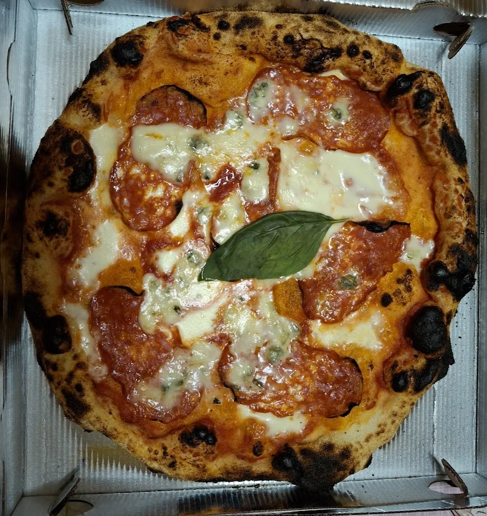 Menu_Rouge Pizza_Lessona_image_3