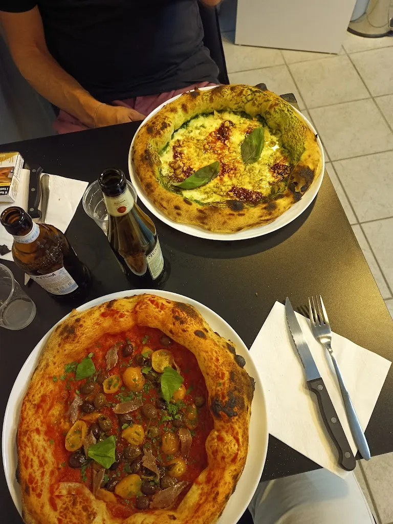 Menu_Rouge Pizza_Lessona_image_5