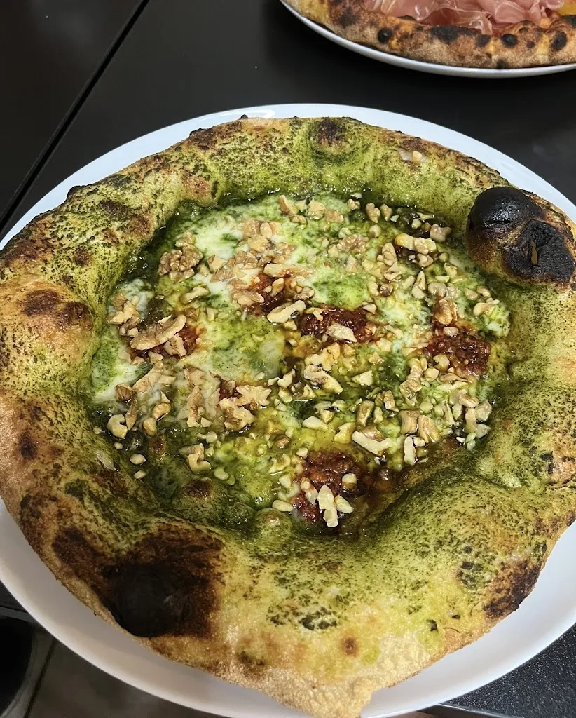 Vanessa Valli_Rouge Pizza_Lessona_review