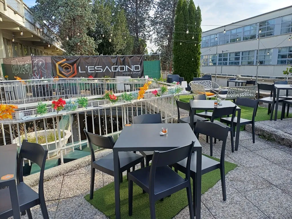 L'Esagono food & drink restaurant in Ivrea