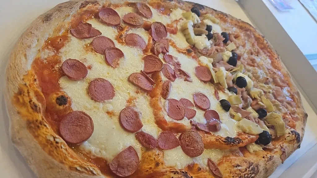 ErikPizza di Petti Vincenzo_Ivrea_slider_image_2