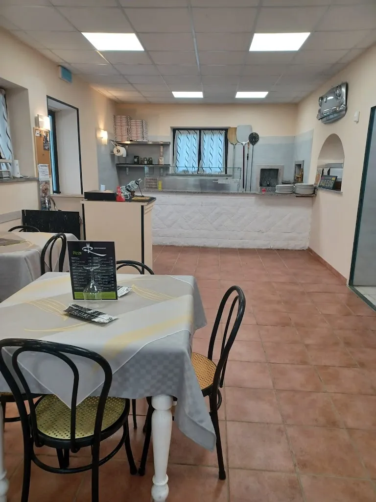 Ristopizzaroxy restaurant in Lombardore
