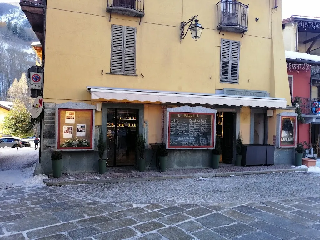 Etiquette Winebar e Ristorante restaurant in Limone Piemonte